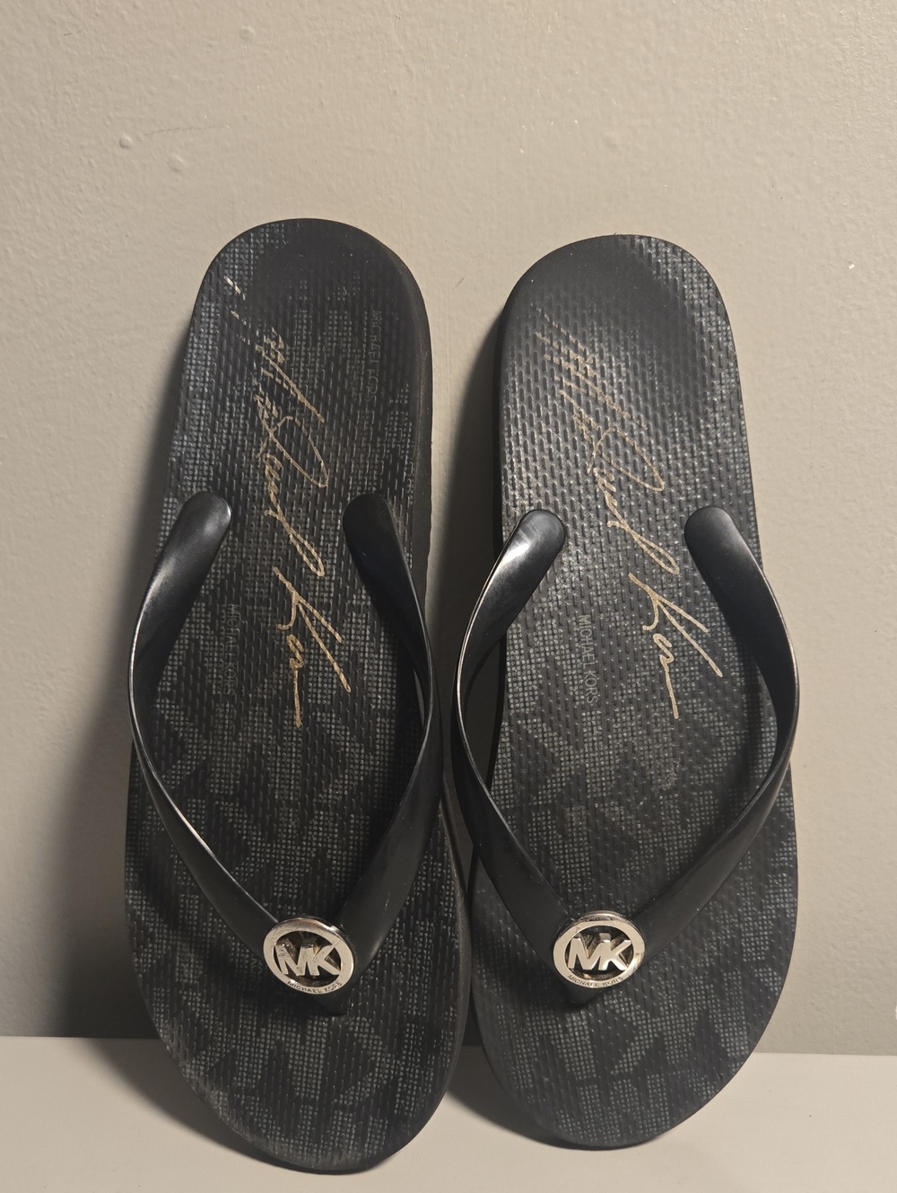 Michael Kors Monogram Flip Flop Sandals Gray And Black